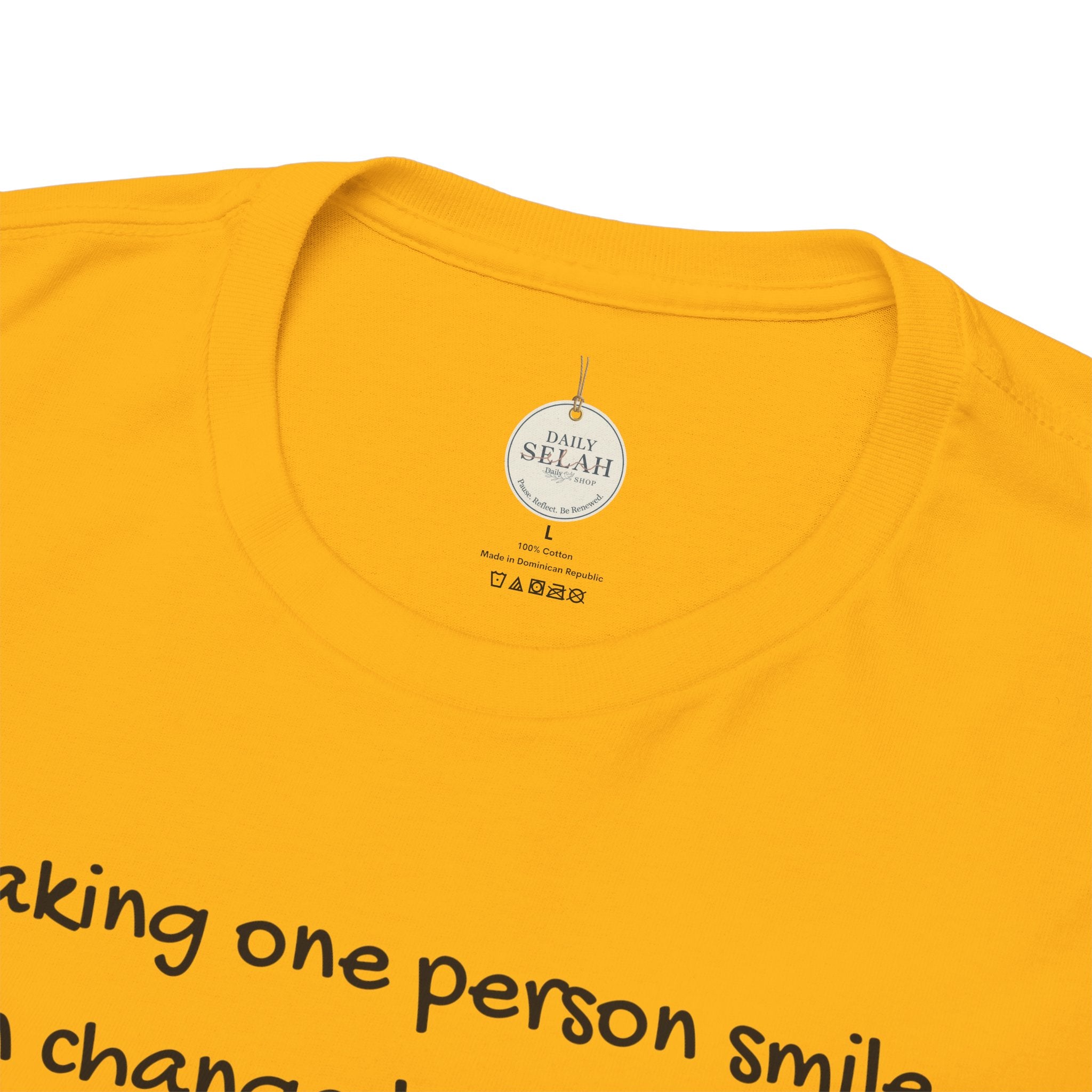 Inspirational Daisy Tee — “Making one person smile can change the world” Proverbs 11:21